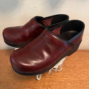 Dansko Professional Leather Clogs, Burgandy, EURO 39, US 8.5-9